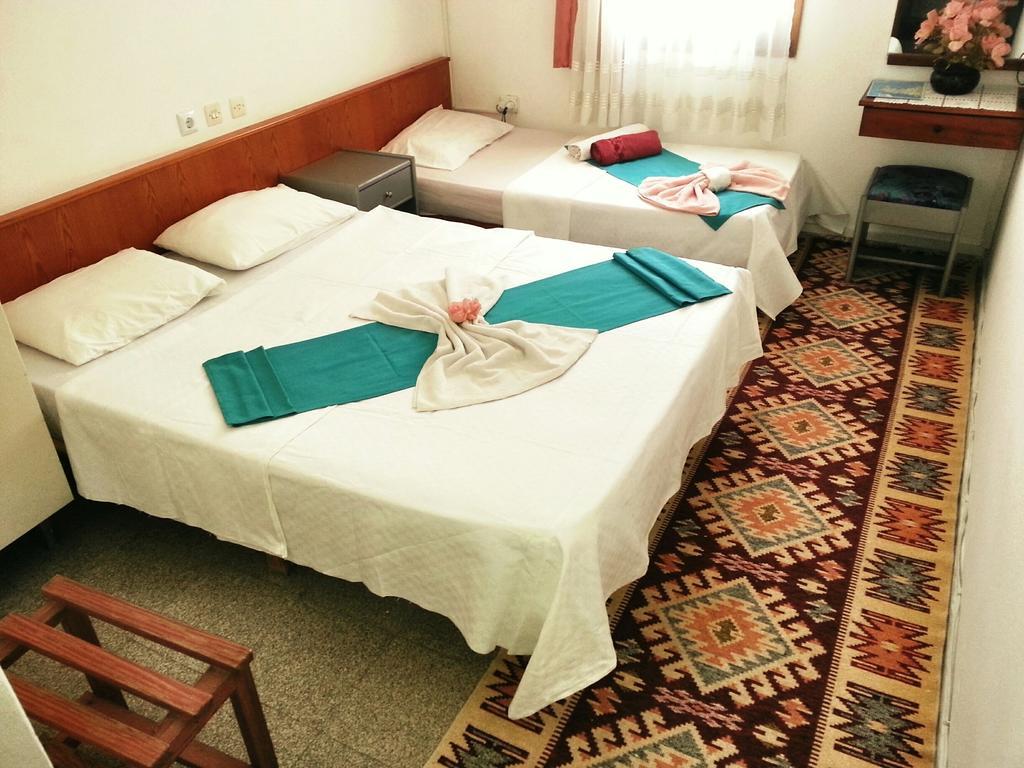 Parmis Rooms Чесме Стая снимка