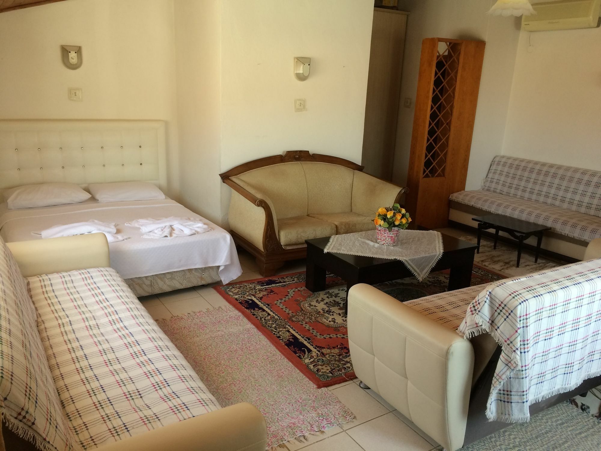 Parmis Rooms Чесме Екстериор снимка