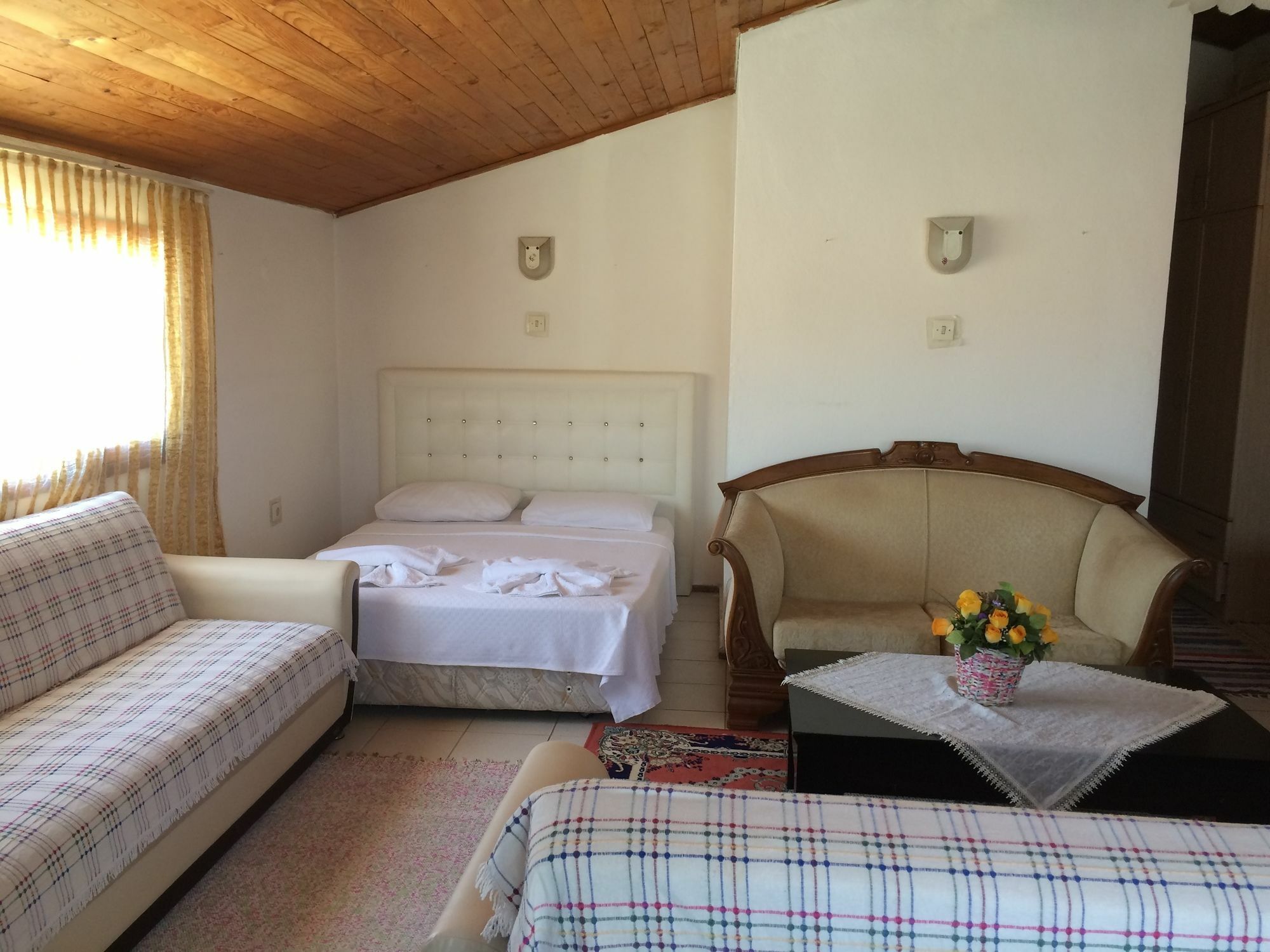 Parmis Rooms Чесме Екстериор снимка